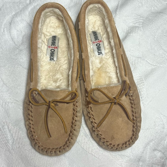 Minnetonka Shoes - Minnetonka Light Brown Suede Moccasins